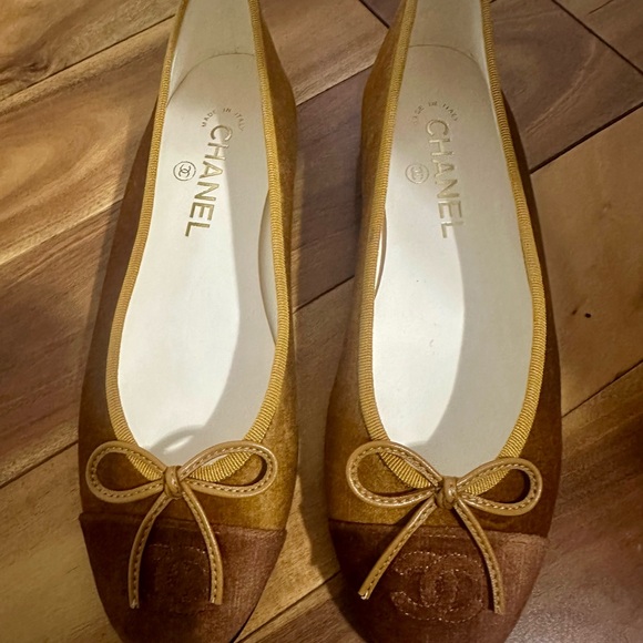 Authentic Chanel Ballet Flats from 24A collection. Light Brown & Brown. - Picture 5 of 7